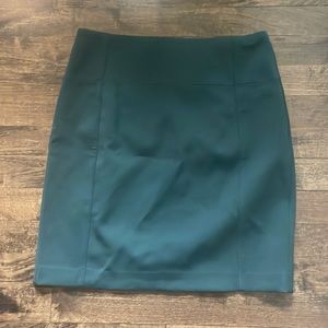 Lululemon skirt size 8, green, EUC.